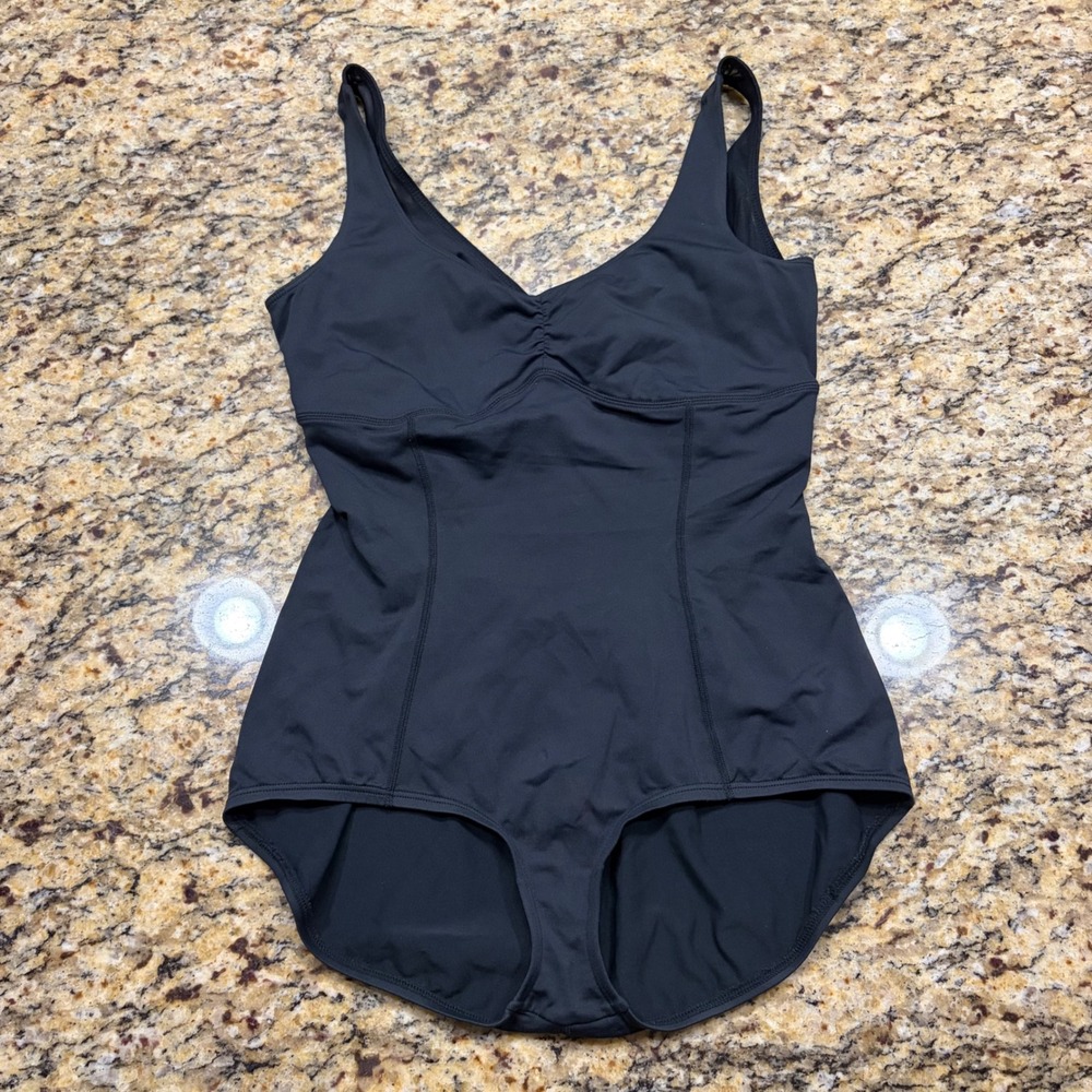 Lululemon Black V-Neck Cross Back Bodysuit Leotard with Built-in Shelf Bra M